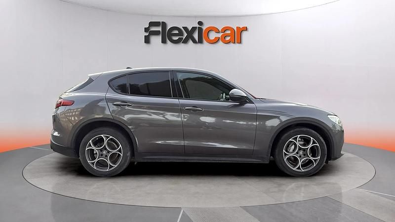Usado Alfa Romeo Stelvio Sprint 160 CV (117 kW) 2022 Gris SUV