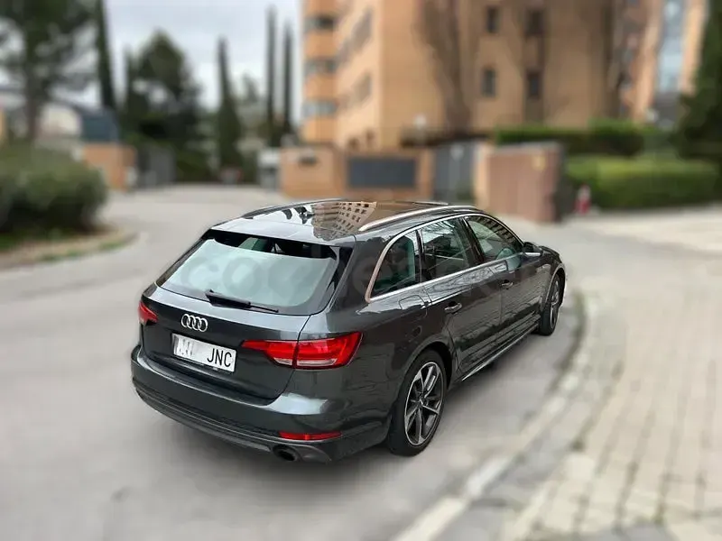 Usado Audi A4 Sport 190 CV (139 kW) 2016 Gris / plata Familiar