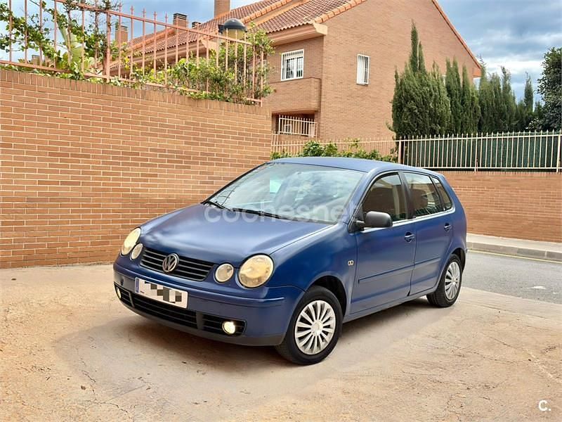 Usado VW Polo Highline 75 CV (55 kW) 2004 Azul Utilitario
