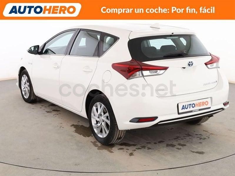 Usado Toyota Auris Hybrid Active 136 CV (100 kW) 2016 Blanco Berlina