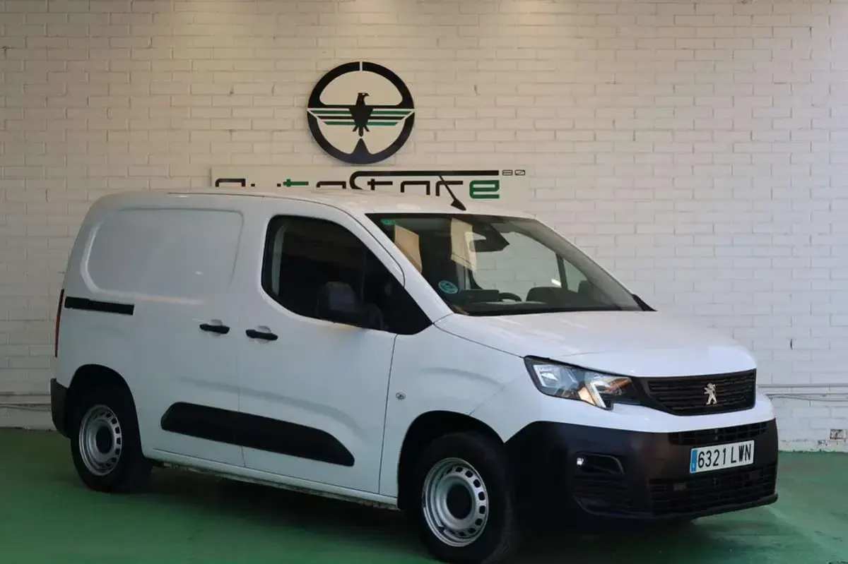 Usado Peugeot Partner Premium 98 CV (72 kW) 2022 Blanco Monovolumen