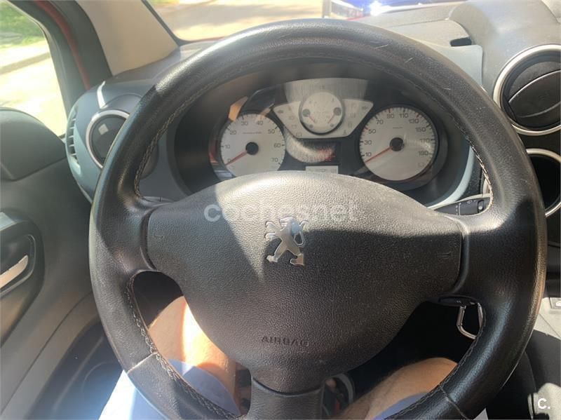 Usado Peugeot Partner Tepee Outdoor 110 CV (80 kW) 2009 Rojo Monovolumen