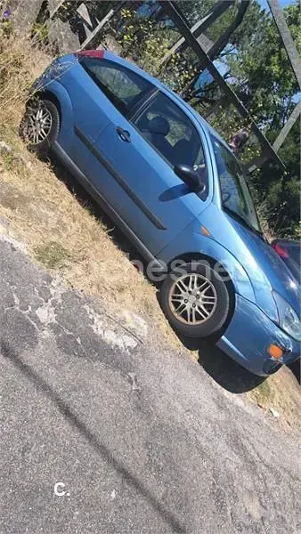 Usado Ford Focus Trend 115 CV (84 kW) 2000 Azul Berlina