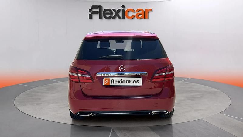 Usado Mercedes B180 116 CV (85 kW) 2017 Rojo Monovolumen
