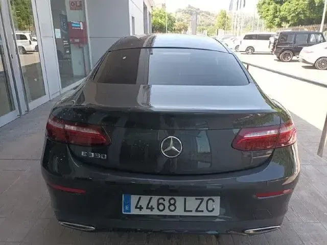 Usado Mercedes E350 299 CV (219 kW) 2022 Gris grafito Berlina
