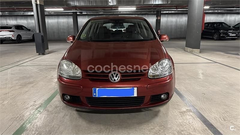 Usado VW Golf V Trendline 105 CV (77 kW) 2008 Granate Familiar