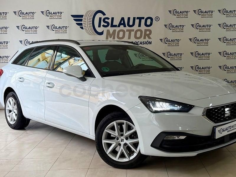 Usado Seat Leon Style 115 CV (84 kW) 2022 Blanco Familiar