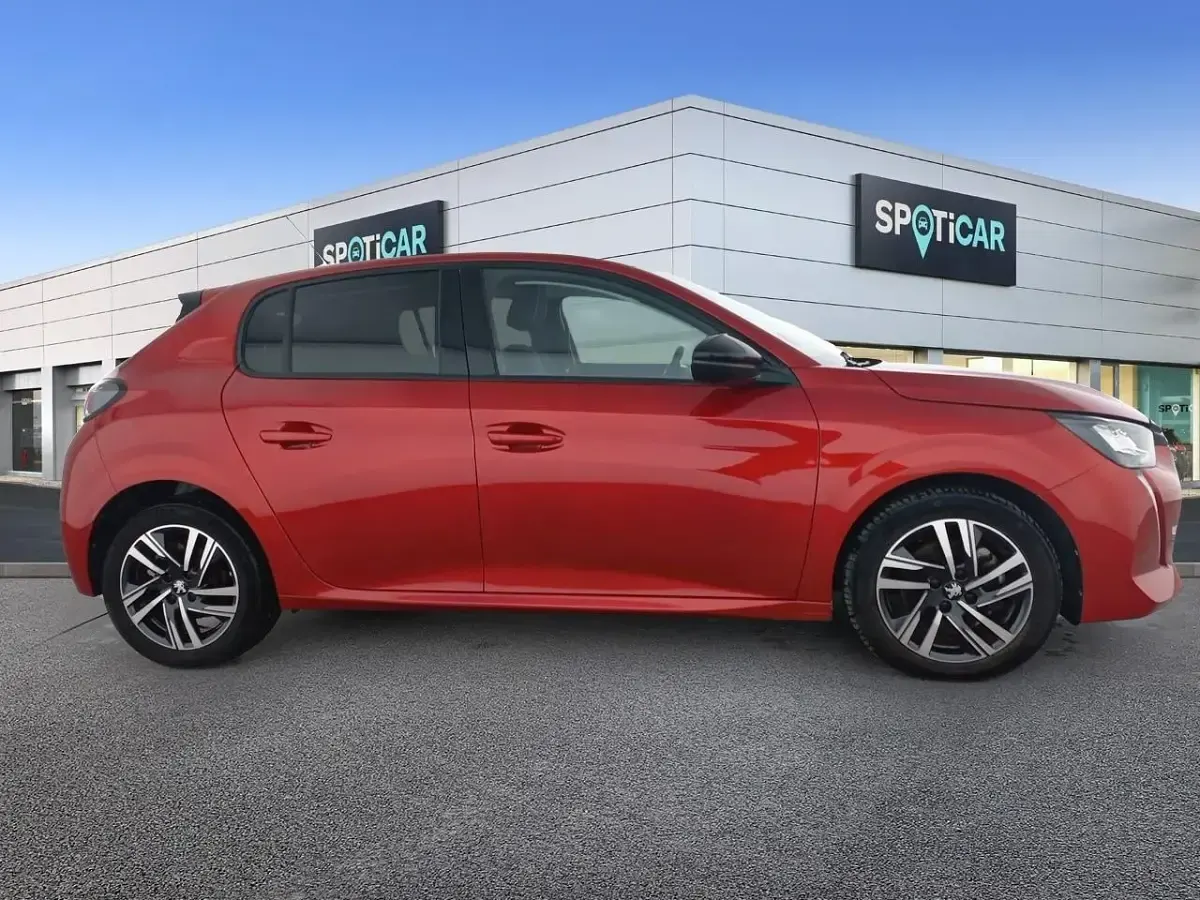 Usado Peugeot 208 Allure 100 CV (73 kW) 2023 Rojo Utilitario
