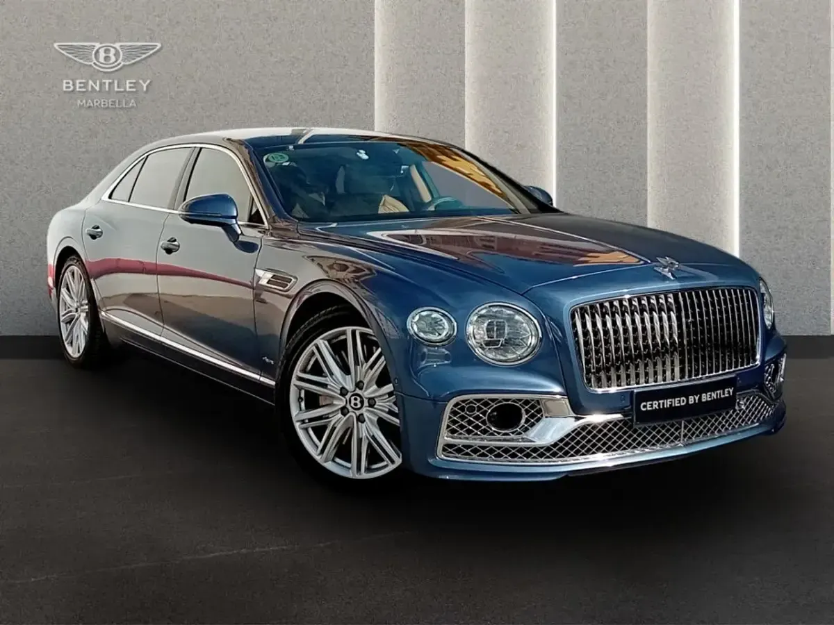 Usado Bentley Flying Spur 550 CV (404 kW) 2023 Azul metalizado Berlina