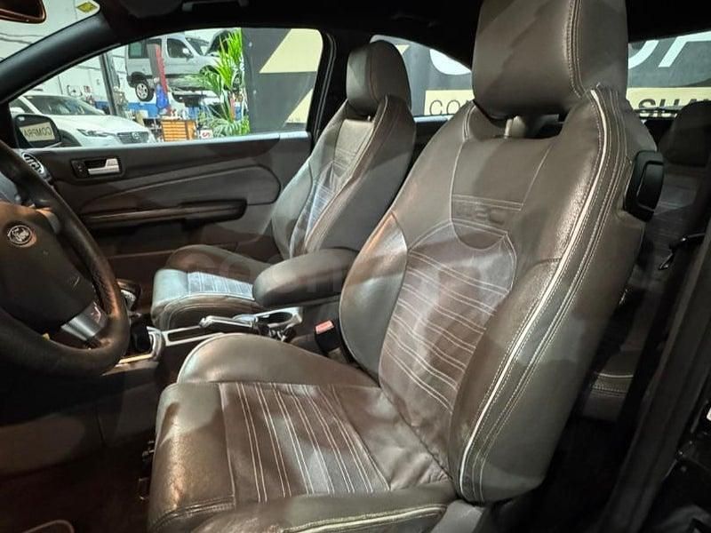 Usado Ford Focus ST 225 CV (165 kW) 2007 Negro Berlina