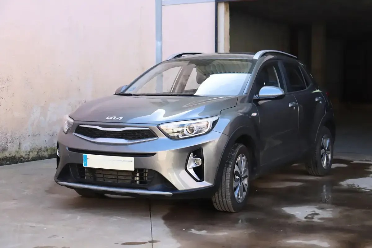 Usado Kia Stonic 100 CV (73 kW) 2025 Astro grey SUV