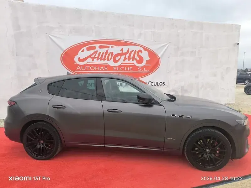 Usado Maserati Levante 350 CV (257 kW) 2020 Gris / plata SUV