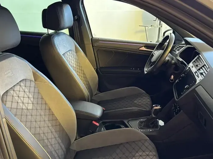 Usado VW Tiguan R-line 150 CV (110 kW) 2022 Gris SUV