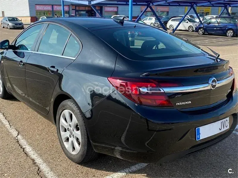 Usado Opel Insignia Selective 136 CV (100 kW) 2016 Negro Berlina