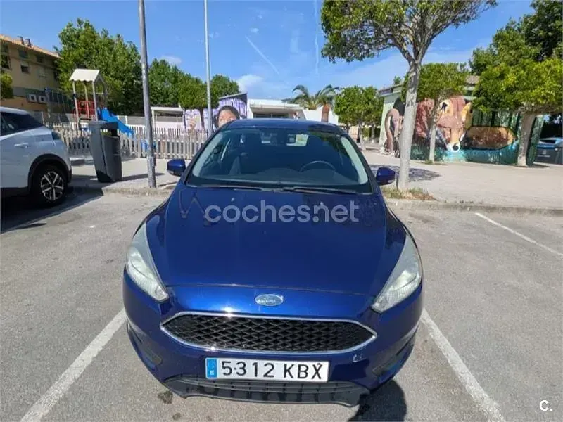 Usado Ford Focus Trend 120 CV (88 kW) 2017 Azul Berlina