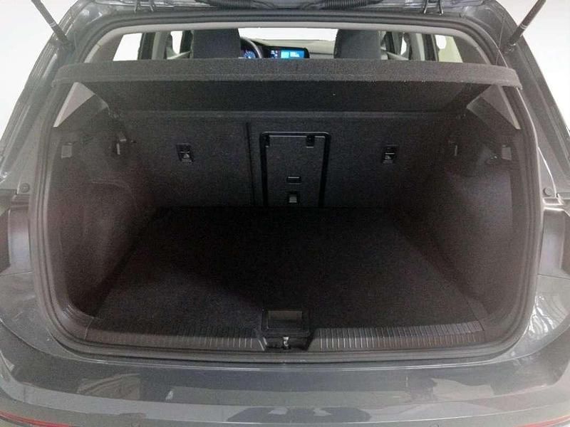 Usado VW Golf VIII Life 111 CV (81 kW) 2024 Gris Utilitario