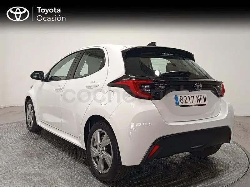 Usado Toyota Yaris Hybrid Active 116 CV (85 kW) 2025 Blanco Berlina