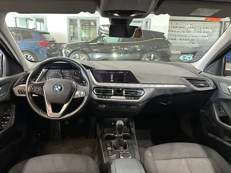 Usado BMW 118 150 CV (110 kW) 2021 Gris / plata Berlina