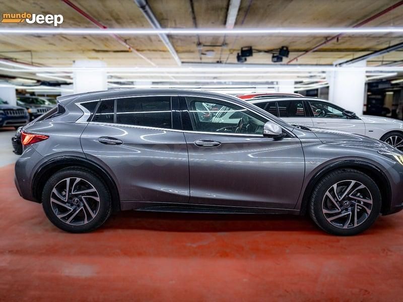 Usado Infiniti Q30 Premium 170 CV (125 kW) 2016 Gris / plata Berlina