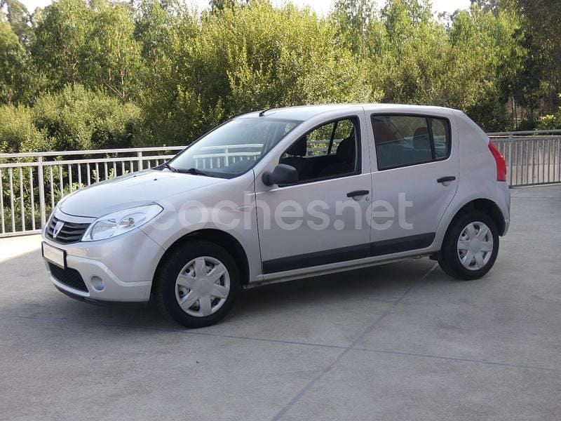 Gris / plata Usado 2010 Dacia Sandero Ambiance Utilitario | 4900 € (Precio justo) - Imagen 1/4