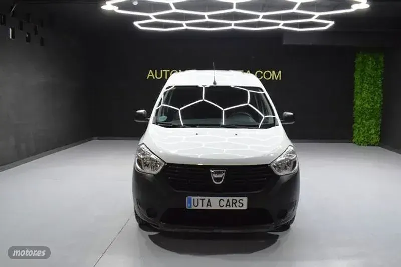 Usado Dacia Dokker Essentiel 110 CV (80 kW) 2021 Blanco Monovolumen