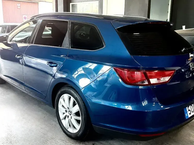 Usado Seat Leon Xperience 110 CV (80 kW) 2015 Azul Familiar