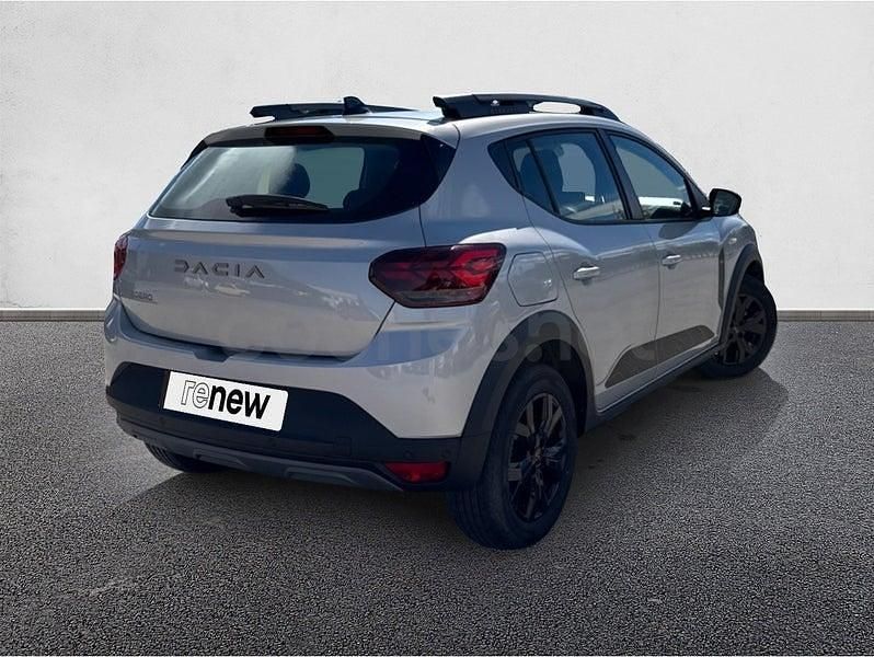 Usado Dacia Sandero Extreme 91 CV (66 kW) 2024 Gris / plata Berlina