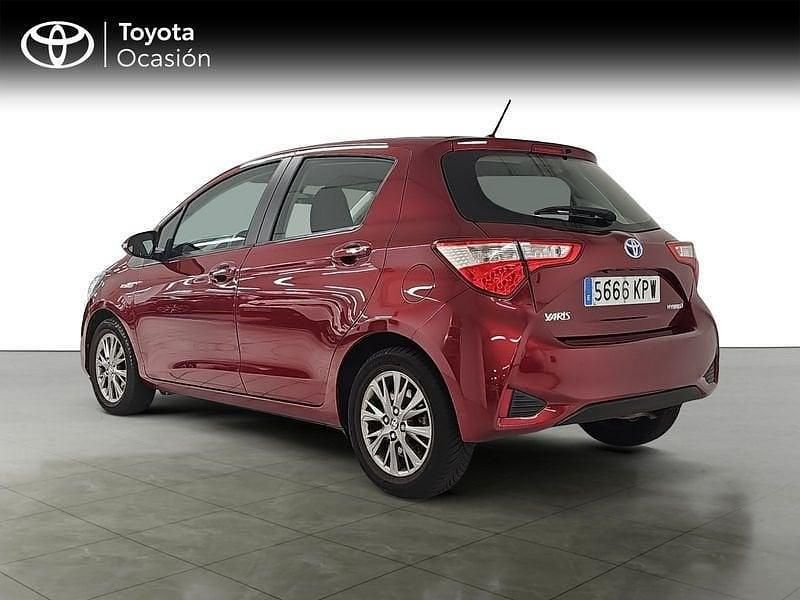 Usado Toyota Yaris Active 100 CV (73 kW) 2018 Rojo
