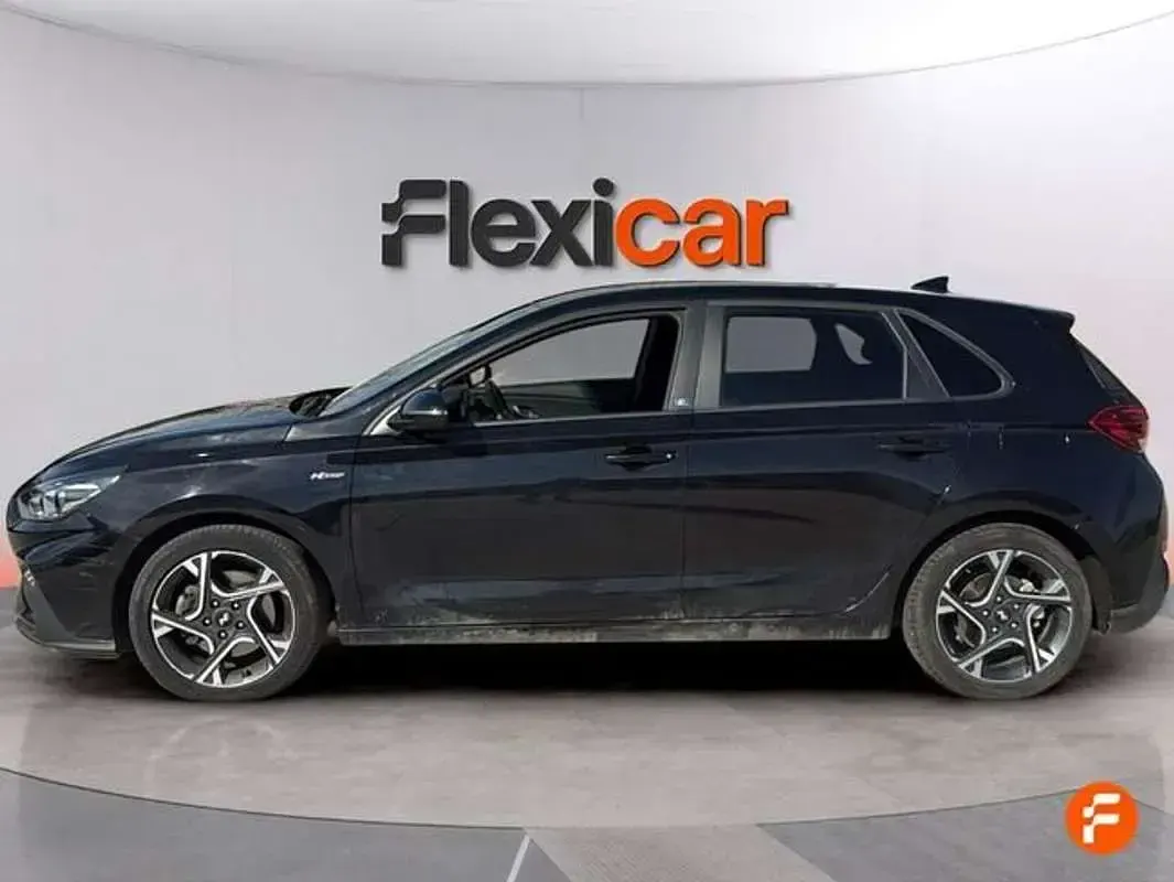 Usado Hyundai i30 N Line 120 CV (88 kW) 2024 Negro Berlina