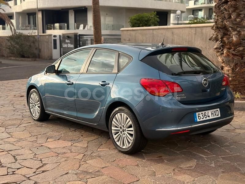 Usado Opel Astra Excellence 140 CV (102 kW) 2014 Azul Berlina