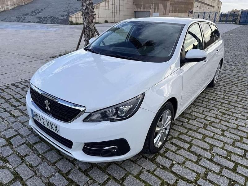 Usado Peugeot 308 SW Active 100 CV (73 kW) 2018 Blanco Familiar