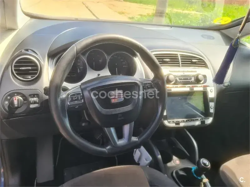Usado Seat Altea XL 105 CV (77 kW) 2010 Azul Monovolumen