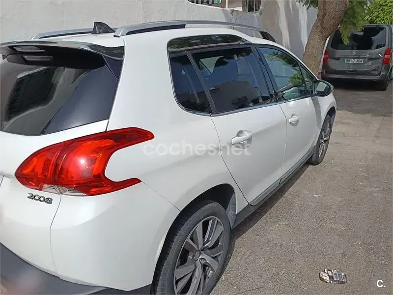 Usado Peugeot 2008 Allure 110 CV (80 kW) 2016 Blanco SUV