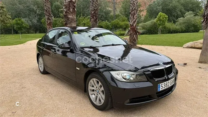 Käytetty BMW 318 143 HP (105 kW) 2009 Musta Sedan