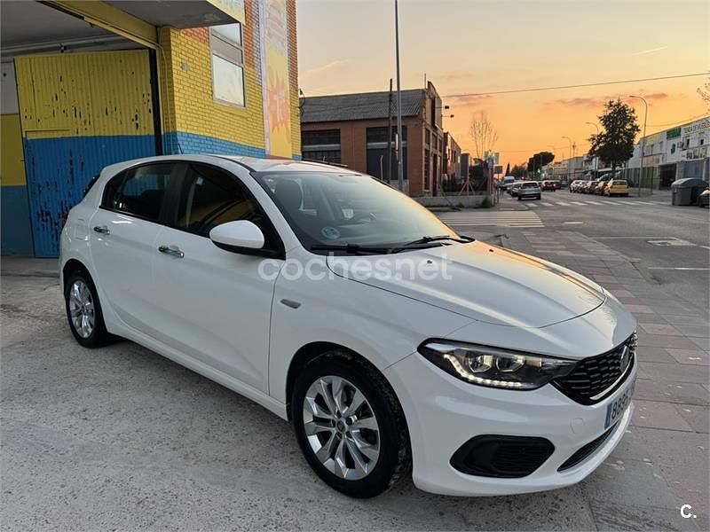 Usado Fiat Tipo Lounge 95 CV (69 kW) 2016 Blanco Berlina