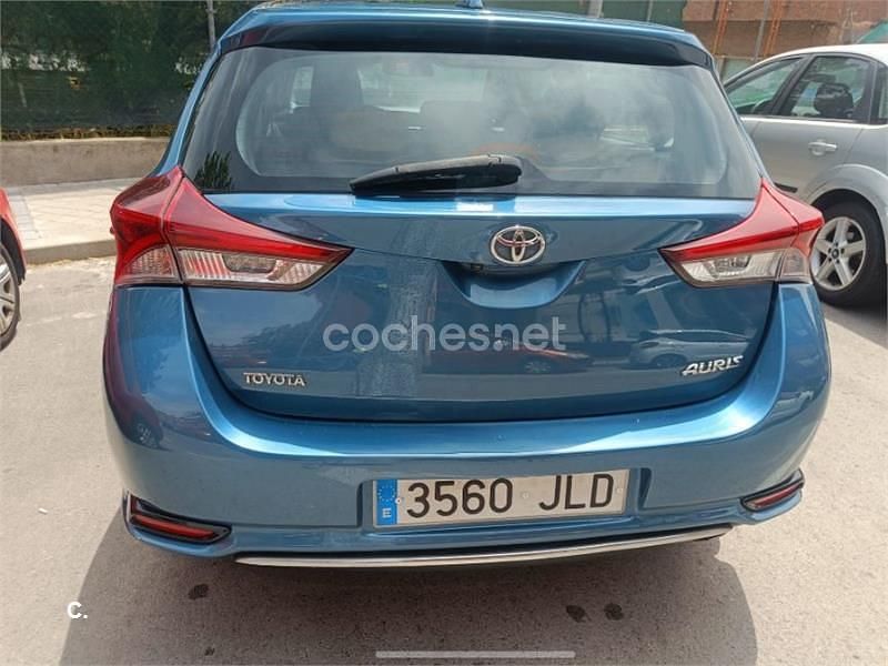 Usado Toyota Auris Active 112 CV (82 kW) 2016 Azul Berlina