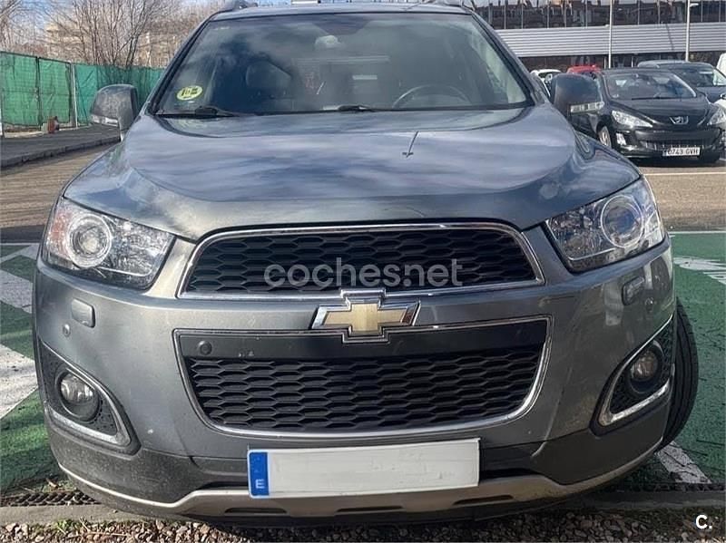 Gris / plata Usado 2013 Chevrolet Captiva LTZ SUV | 9900 € (Precio justo) - Imagen 1/4