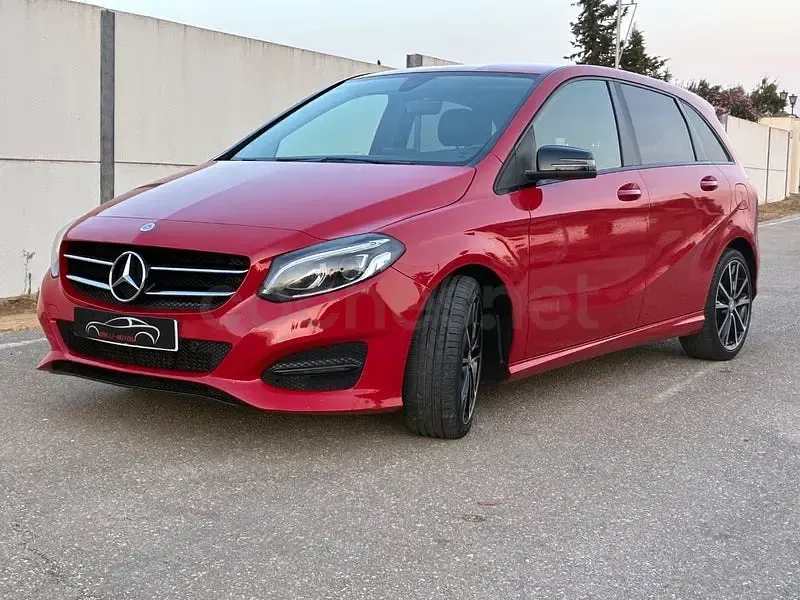 Usado Mercedes B220 AMG line 177 CV (130 kW) 2015 Rojo Utilitario