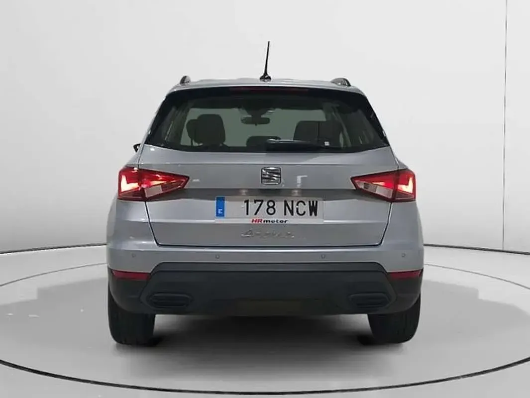 Usado Seat Arona Style 110 CV (80 kW) 2024 Gris SUV