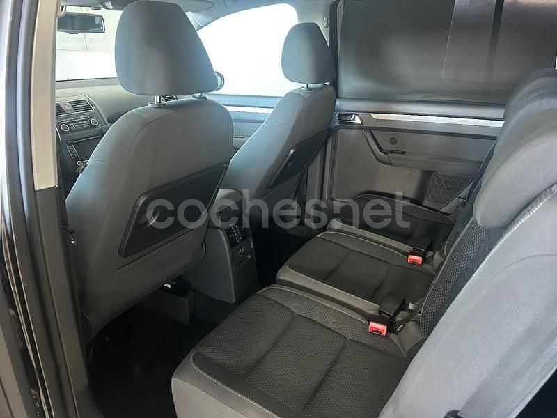 Usado VW Touran Advance 105 CV (77 kW) 2012 Gris / plata Monovolumen