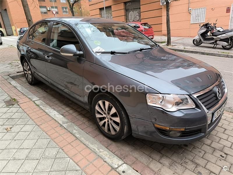 Usado VW Passat Edition 110 CV (80 kW) 2009 Azul Berlina