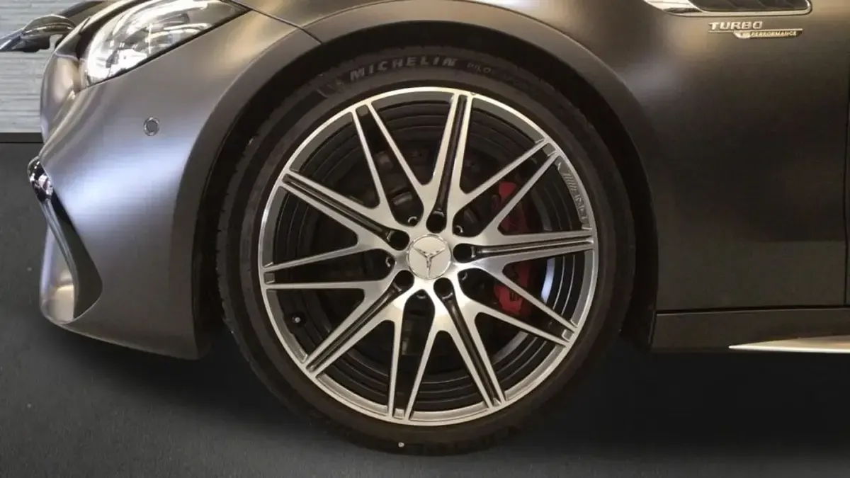 Usado Mercedes C63 S E Performance AMG 476 CV (350 kW) 2024 Manufaktur gris grafito magno