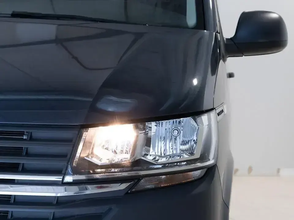 Usado VW Caravelle 150 CV (110 kW) 2021 Gris Van