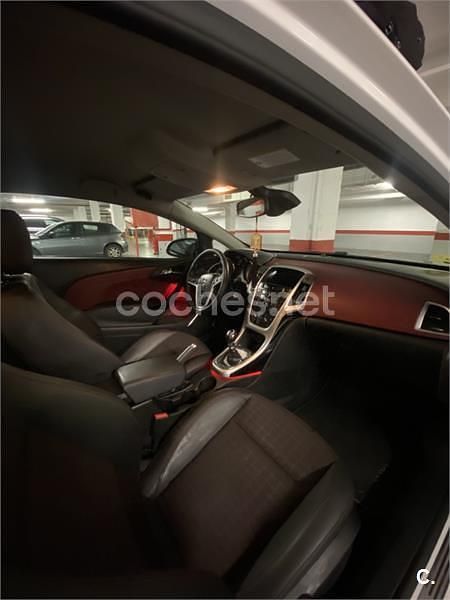 Usado Opel Astra GTC Sportive 165 CV (121 kW) 2015 Blanco Berlina