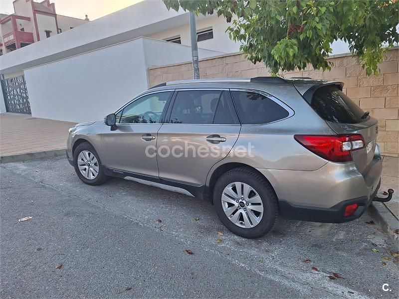 Usado Subaru Outback 150 CV (110 kW) 2017 Beige Familiar
