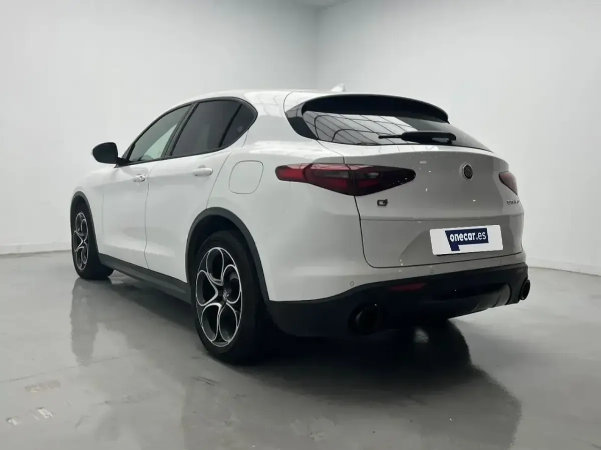 Usado Alfa Romeo Stelvio Sprint 190 CV (139 kW) 2022 Blanco SUV