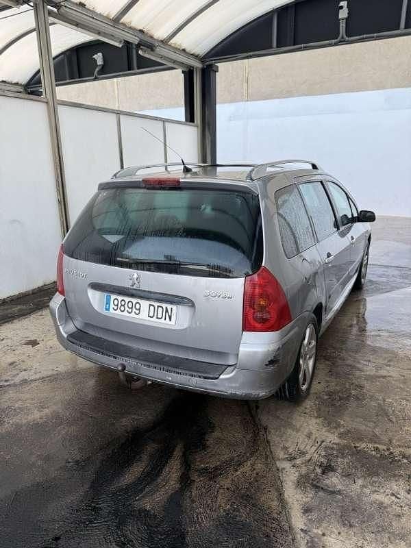 Usado Peugeot 307 110 CV (80 kW) 2004 Gris Utilitario