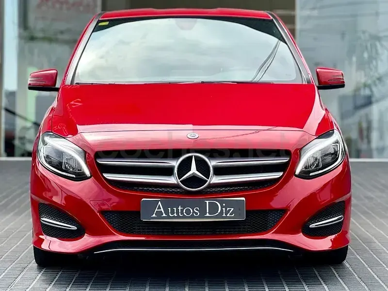 Usado Mercedes B220 170 CV (125 kW) 2018 Rojo Utilitario