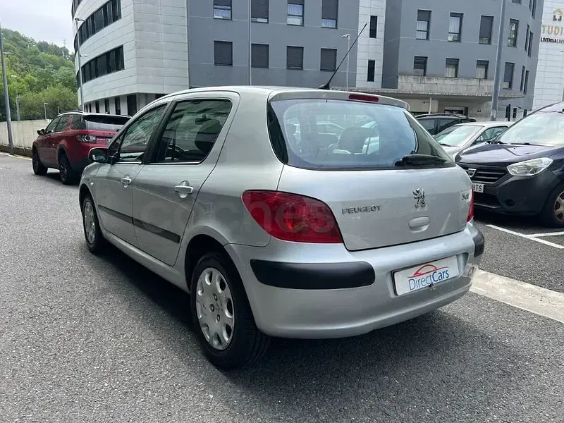 Usado Peugeot 307 110 CV (80 kW) 2002 Gris / plata Berlina