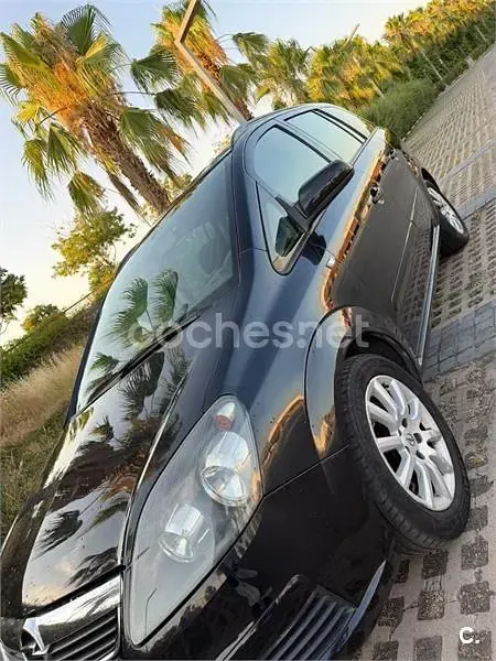 Usado Opel Zafira Sport 120 CV (88 kW) 2007 Negro Monovolumen